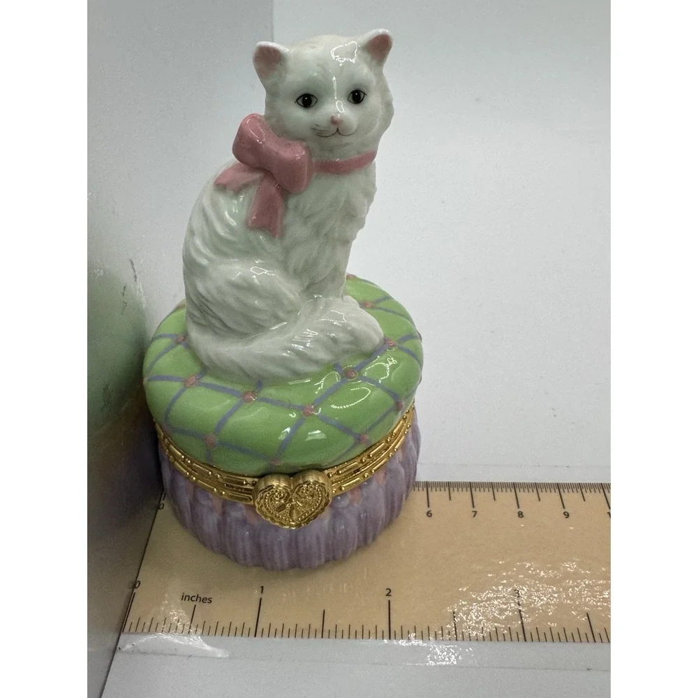 San Francisco Music Box Co‎ White Persian Cat On Green And Purple Pillow Works!